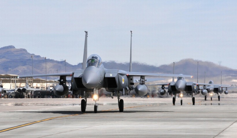F3戰(zhàn)斗機(jī)玻璃.jpg